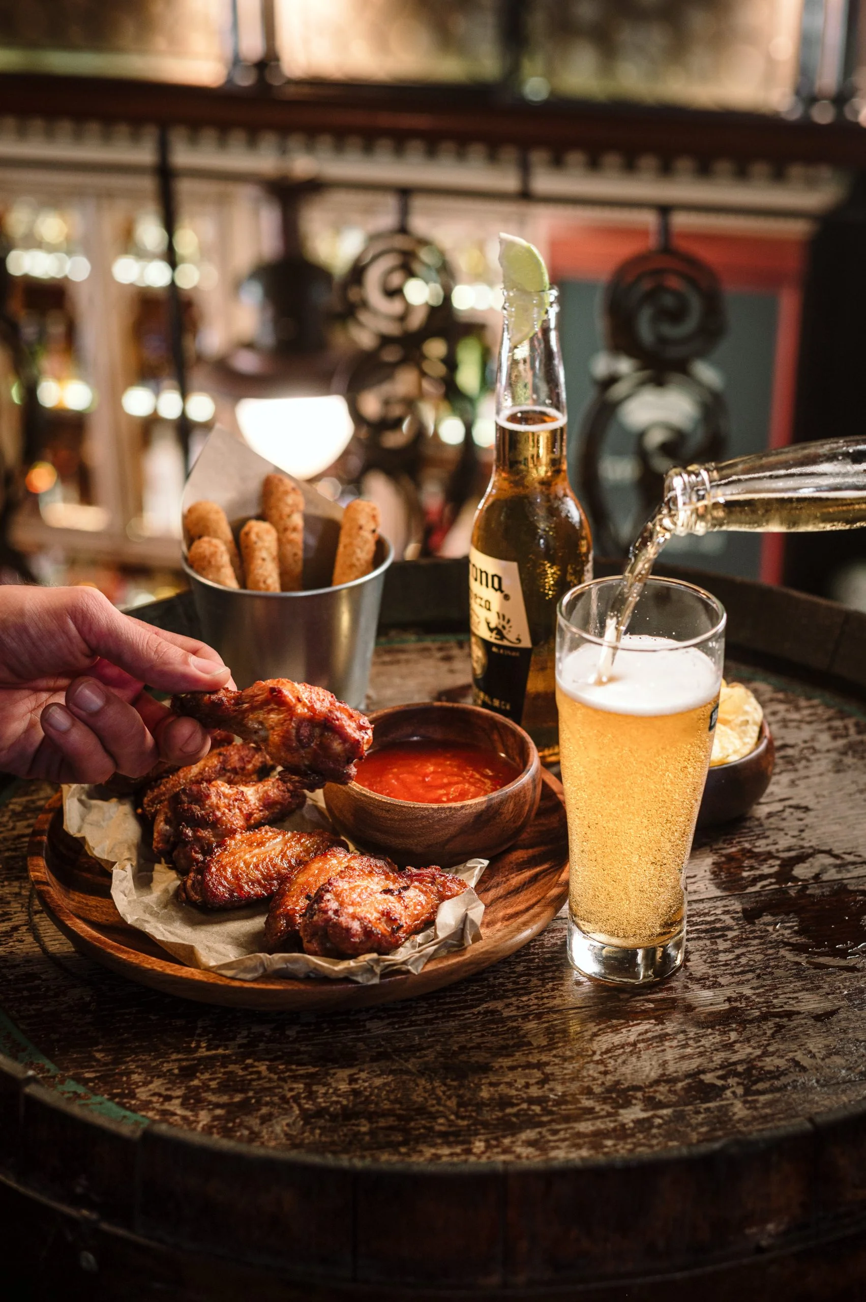 Alitas de pollo y cerveza en Temple Bar