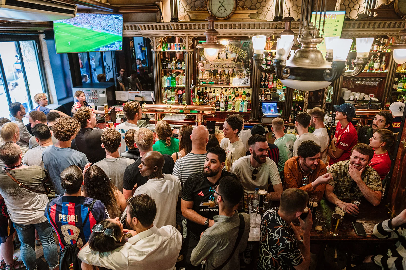Ambiente de fútbol en directo en Temple Bar