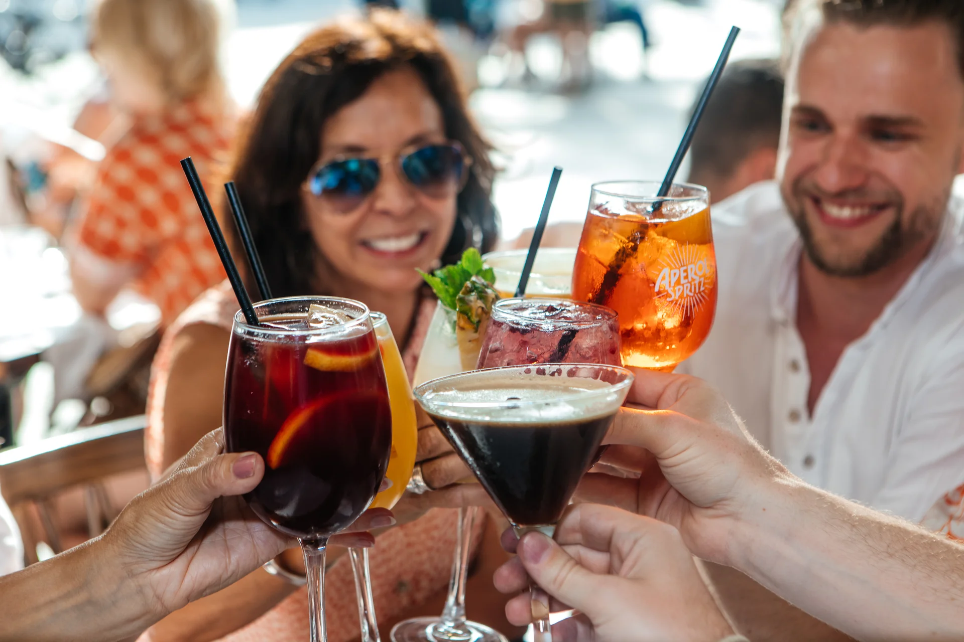 El origen del cóctel aperitivo: de los remedios medicinales al vermut de la tarde